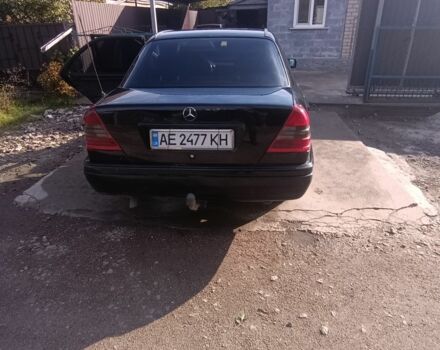 Черный Мерседес 220, объемом двигателя 2.2 л и пробегом 345 тыс. км за 2550 $, фото 5 на Automoto.ua