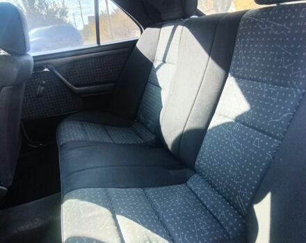 Черный Мерседес 220, объемом двигателя 2.2 л и пробегом 345 тыс. км за 2550 $, фото 4 на Automoto.ua