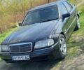 Черный Мерседес 220, объемом двигателя 2.2 л и пробегом 580 тыс. км за 2650 $, фото 1 на Automoto.ua