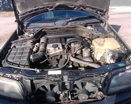 Черный Мерседес 220, объемом двигателя 2.2 л и пробегом 345 тыс. км за 2550 $, фото 7 на Automoto.ua