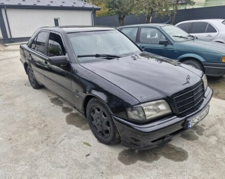 Чорний Мерседес 220, об'ємом двигуна 2.2 л та пробігом 321 тис. км за 1350 $, фото 3 на Automoto.ua