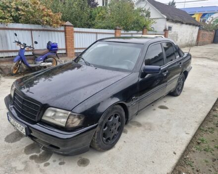 Чорний Мерседес 220, об'ємом двигуна 2.2 л та пробігом 321 тис. км за 1350 $, фото 4 на Automoto.ua