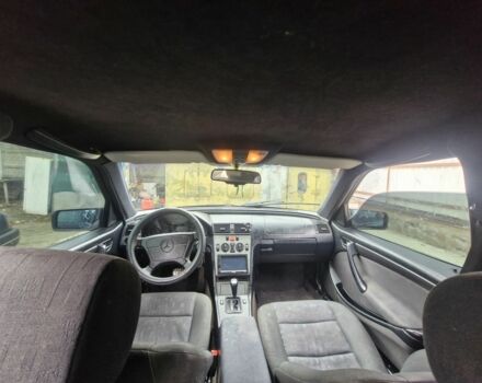 Чорний Мерседес 220, об'ємом двигуна 2.2 л та пробігом 321 тис. км за 1350 $, фото 7 на Automoto.ua