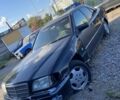 Чорний Мерседес 220, об'ємом двигуна 0 л та пробігом 250 тис. км за 597 $, фото 1 на Automoto.ua