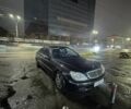 Чорний Мерседес 220, об'ємом двигуна 5 л та пробігом 300 тис. км за 4500 $, фото 1 на Automoto.ua