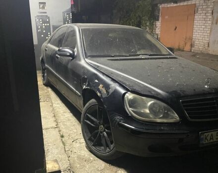 Чорний Мерседес 220, об'ємом двигуна 4.3 л та пробігом 386 тис. км за 2300 $, фото 1 на Automoto.ua