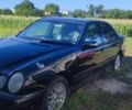 Чорний Мерседес 220, об'ємом двигуна 0 л та пробігом 300 тис. км за 1702 $, фото 1 на Automoto.ua