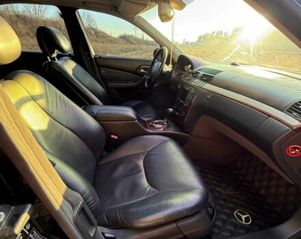 Черный Мерседес 220, объемом двигателя 3.2 л и пробегом 325 тыс. км за 7500 $, фото 12 на Automoto.ua