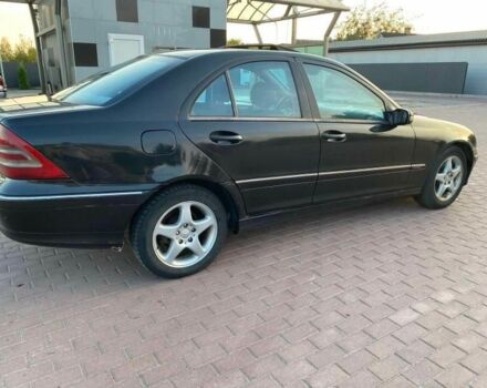 Черный Мерседес 220, объемом двигателя 2.1 л и пробегом 30 тыс. км за 3800 $, фото 3 на Automoto.ua