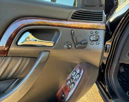 Черный Мерседес 220, объемом двигателя 3.2 л и пробегом 325 тыс. км за 7500 $, фото 13 на Automoto.ua