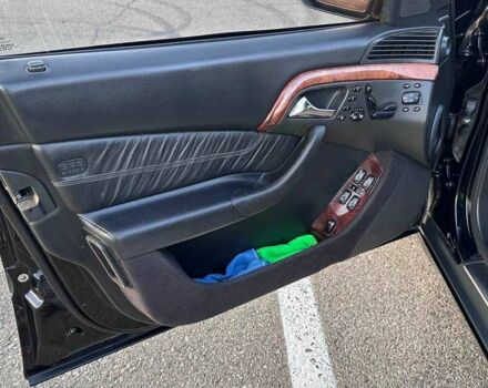 Черный Мерседес 220, объемом двигателя 4 л и пробегом 400 тыс. км за 7000 $, фото 15 на Automoto.ua