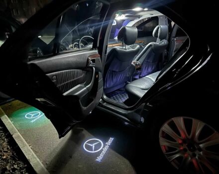 Черный Мерседес 220, объемом двигателя 3.2 л и пробегом 325 тыс. км за 7500 $, фото 23 на Automoto.ua