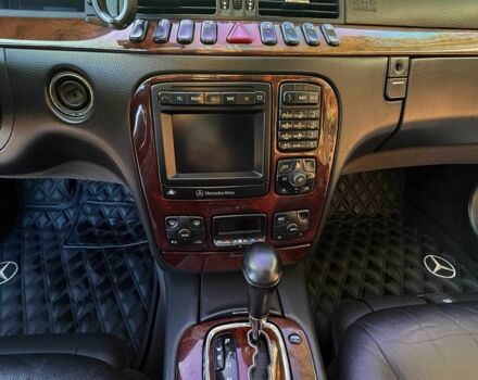 Черный Мерседес 220, объемом двигателя 3.2 л и пробегом 325 тыс. км за 7500 $, фото 16 на Automoto.ua