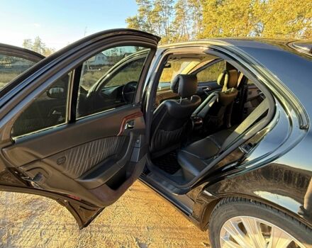 Черный Мерседес 220, объемом двигателя 3.2 л и пробегом 325 тыс. км за 7500 $, фото 15 на Automoto.ua