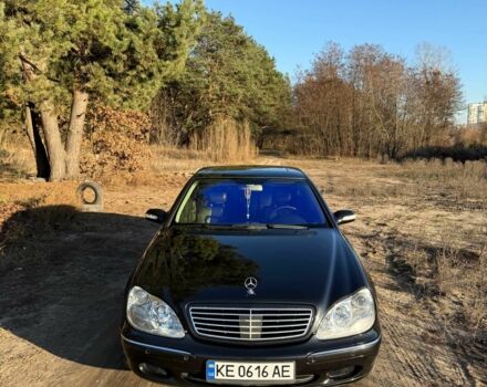 Черный Мерседес 220, объемом двигателя 3.2 л и пробегом 325 тыс. км за 7500 $, фото 1 на Automoto.ua