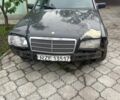 Черный Мерседес 220, объемом двигателя 2.2 л и пробегом 3 тыс. км за 799 $, фото 1 на Automoto.ua