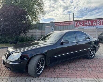 Чорний Мерседес 220, об'ємом двигуна 5 л та пробігом 200 тис. км за 3000 $, фото 1 на Automoto.ua