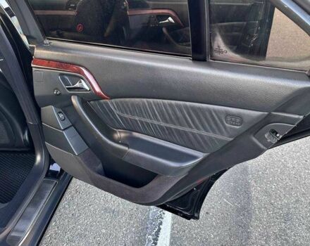 Черный Мерседес 220, объемом двигателя 4 л и пробегом 400 тыс. км за 7000 $, фото 13 на Automoto.ua