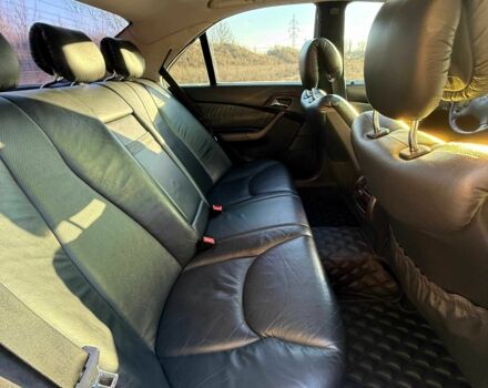 Черный Мерседес 220, объемом двигателя 3.2 л и пробегом 325 тыс. км за 7500 $, фото 9 на Automoto.ua