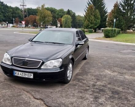 Черный Мерседес 220, объемом двигателя 5 л и пробегом 450 тыс. км за 5000 $, фото 1 на Automoto.ua