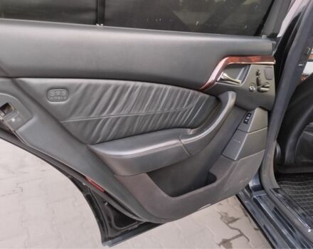 Черный Мерседес 220, объемом двигателя 3.2 л и пробегом 450 тыс. км за 3700 $, фото 9 на Automoto.ua