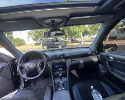 Черный Мерседес 220, объемом двигателя 2.1 л и пробегом 405 тыс. км за 5500 $, фото 11 на Automoto.ua