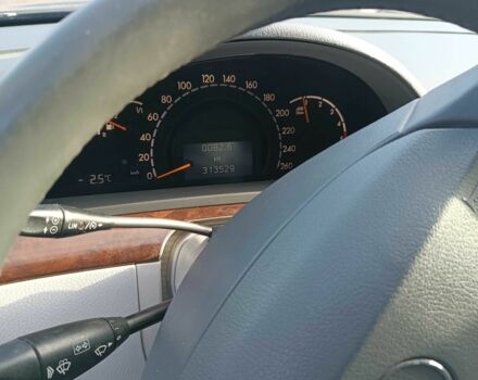 Черный Мерседес 220, объемом двигателя 4 л и пробегом 313 тыс. км за 4300 $, фото 2 на Automoto.ua