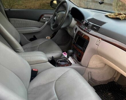 Черный Мерседес 220, объемом двигателя 4 л и пробегом 313 тыс. км за 4300 $, фото 8 на Automoto.ua