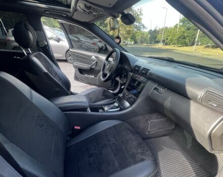 Черный Мерседес 220, объемом двигателя 2.1 л и пробегом 405 тыс. км за 5500 $, фото 12 на Automoto.ua