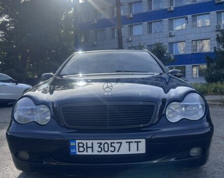 Черный Мерседес 220, объемом двигателя 2.1 л и пробегом 405 тыс. км за 5500 $, фото 3 на Automoto.ua