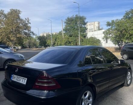 Черный Мерседес 220, объемом двигателя 2.1 л и пробегом 405 тыс. км за 5500 $, фото 4 на Automoto.ua