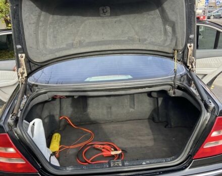 Черный Мерседес 220, объемом двигателя 3.2 л и пробегом 362 тыс. км за 5500 $, фото 2 на Automoto.ua