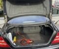 Черный Мерседес 220, объемом двигателя 3.2 л и пробегом 362 тыс. км за 5500 $, фото 2 на Automoto.ua