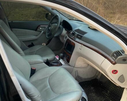 Черный Мерседес 220, объемом двигателя 4 л и пробегом 313 тыс. км за 4300 $, фото 6 на Automoto.ua