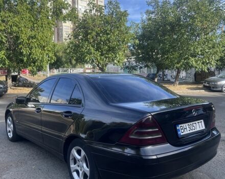 Черный Мерседес 220, объемом двигателя 2.1 л и пробегом 405 тыс. км за 5500 $, фото 5 на Automoto.ua