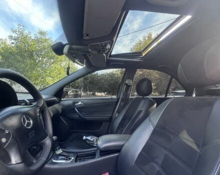 Черный Мерседес 220, объемом двигателя 2.1 л и пробегом 405 тыс. км за 5500 $, фото 7 на Automoto.ua