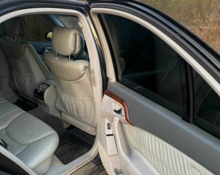 Черный Мерседес 220, объемом двигателя 4 л и пробегом 313 тыс. км за 4300 $, фото 5 на Automoto.ua