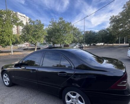 Черный Мерседес 220, объемом двигателя 2.1 л и пробегом 405 тыс. км за 5500 $, фото 14 на Automoto.ua