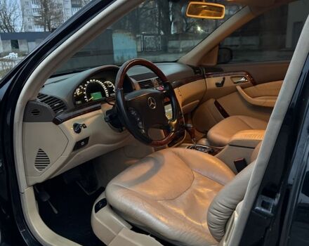 Чорний Мерседес 220, об'ємом двигуна 3.2 л та пробігом 500 тис. км за 7000 $, фото 8 на Automoto.ua