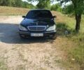 Черный Мерседес 220, объемом двигателя 4.3 л и пробегом 300 тыс. км за 5500 $, фото 1 на Automoto.ua
