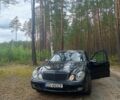 Черный Мерседес 220, объемом двигателя 2 л и пробегом 397 тыс. км за 3500 $, фото 1 на Automoto.ua