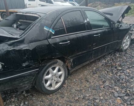 Черный Мерседес 220, объемом двигателя 2.1 л и пробегом 280 тыс. км за 1750 $, фото 2 на Automoto.ua