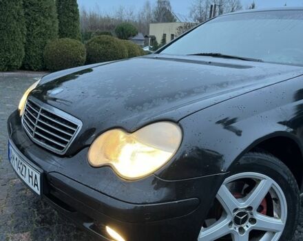 Черный Мерседес 220, объемом двигателя 1.8 л и пробегом 250 тыс. км за 3900 $, фото 17 на Automoto.ua