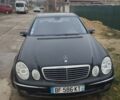 Черный Мерседес 220, объемом двигателя 2 л и пробегом 295 тыс. км за 3100 $, фото 1 на Automoto.ua