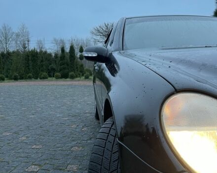 Черный Мерседес 220, объемом двигателя 1.8 л и пробегом 250 тыс. км за 3900 $, фото 14 на Automoto.ua