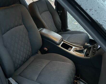 Черный Мерседес 220, объемом двигателя 1.8 л и пробегом 250 тыс. км за 3900 $, фото 9 на Automoto.ua