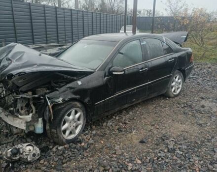 Черный Мерседес 220, объемом двигателя 2.1 л и пробегом 280 тыс. км за 1750 $, фото 6 на Automoto.ua