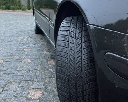 Черный Мерседес 220, объемом двигателя 1.8 л и пробегом 250 тыс. км за 3900 $, фото 16 на Automoto.ua