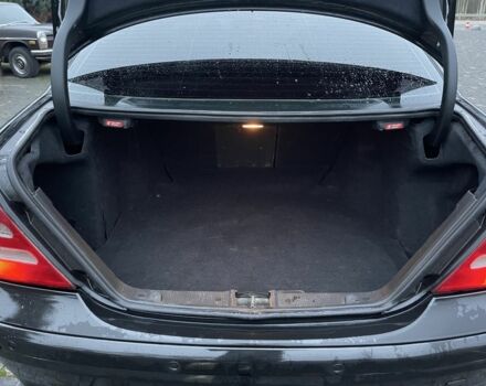 Черный Мерседес 220, объемом двигателя 1.8 л и пробегом 250 тыс. км за 3900 $, фото 12 на Automoto.ua