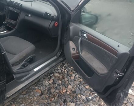 Черный Мерседес 220, объемом двигателя 2.1 л и пробегом 280 тыс. км за 1750 $, фото 1 на Automoto.ua